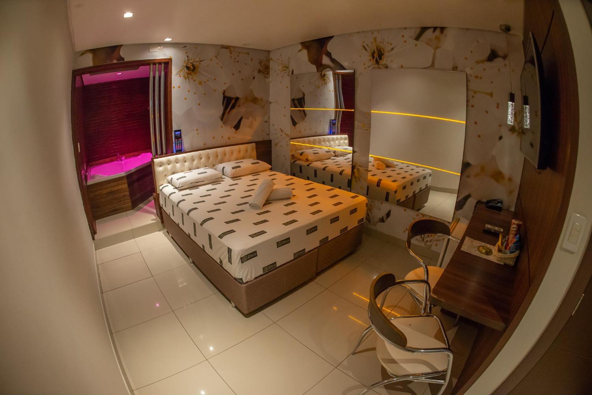 Love hotel Manhattan (adults Only)